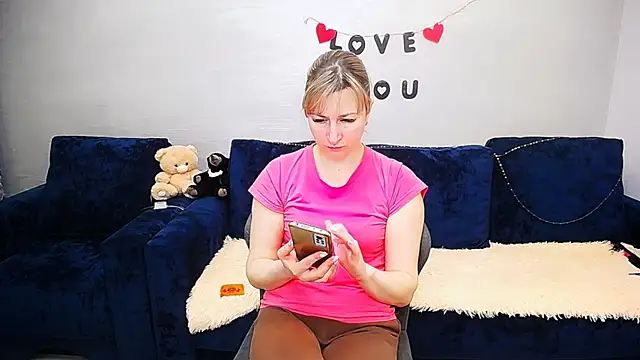 Snapshot of Incredible_Ariela chatting on April 5, 2026, 1:52 pm Incredible Ariela online show from April 5, 2026, 1:52 pm