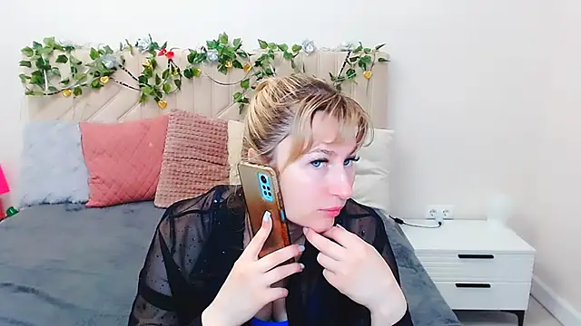 Snapshot of Incredible_Ariela chatting on April 9, 2026, 7:58 am Incredible Ariela online show from April 9, 2026, 7:58 am