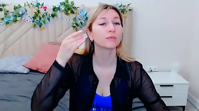 Snapshot of Incredible_Ariela chatting on April 10, 2026, 12:32 pm Incredible Ariela online show from April 10, 2026, 12:32 pm