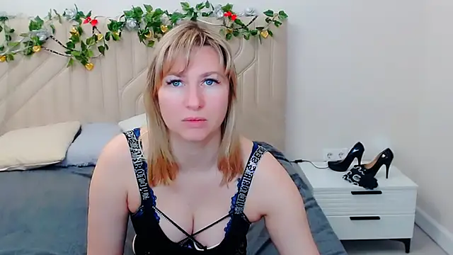 Snapshot of Incredible_Ariela chatting on April 15, 2026, 7:15 am Incredible Ariela online show from April 15, 2026, 7:15 am