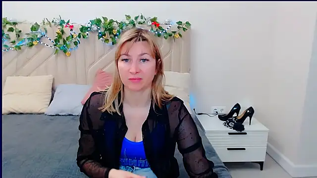 Snapshot of Incredible_Ariela chatting on April 16, 2026, 10:16 am Incredible Ariela online show from April 16, 2026, 10:16 am