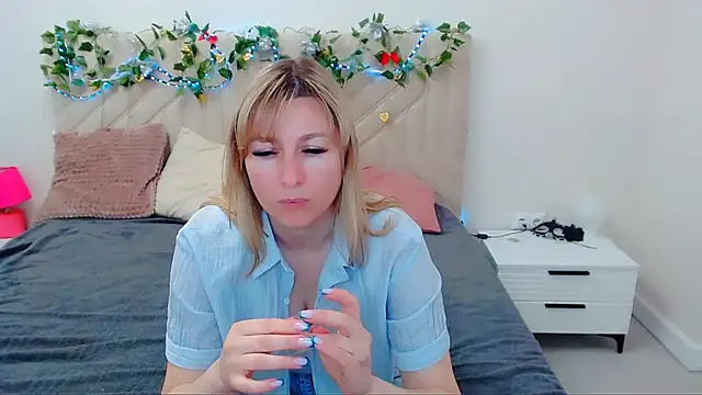 Snapshot of Incredible_Ariela chatting on May 7, 2026, 11:59 am Incredible Ariela online show from May 7, 2026, 11:59 am