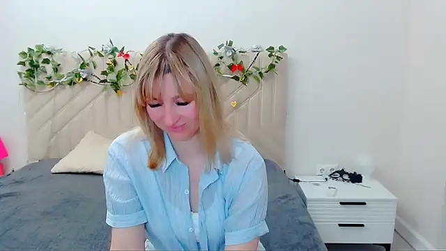 Snapshot of Incredible_Ariela chatting on May 8, 2026, 9:25 am Incredible Ariela online show from May 8, 2026, 9:25 am