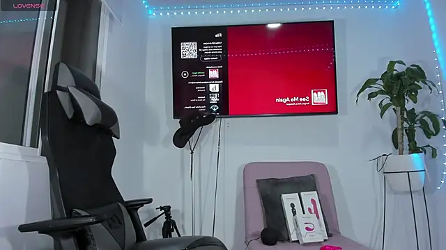 emily palmeer online show from December 5, 2025, 10:46 am