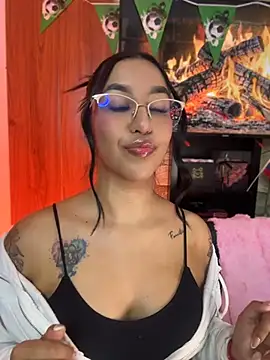 Snapshot of Tamara_Roberts1 chatting on July 3, 2026, 2:18 am Tamara Roberts1 online show from July 3, 2026, 2:18 am