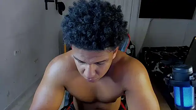 Snapshot of May_Dylan1 chatting on October 5, 2025, 6:28 pm May Dylan1 online show from October 5, 2025, 6:28 pm