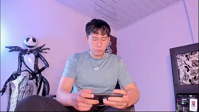 Snapshot of setsuna10 chatting on November 23, 2025, 1:05 am setsuna10 online show from November 23, 2025, 1:05 am