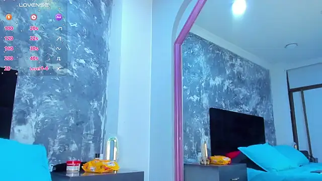 Snapshot of AuroraRojas chatting on January 18, 2025, 12:13 am AuroraRojas online show from January 18, 2025, 12:13 am