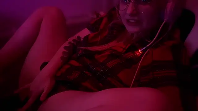 JacyWinslat online show from March 16, 2025, 5:17 pm