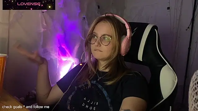 JacyWinslat online show from November 6, 2025, 7:26 pm