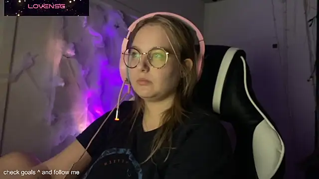 JacyWinslat online show from November 7, 2025, 7:03 pm