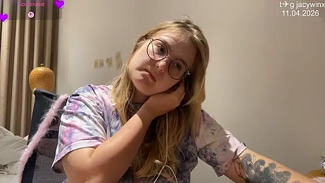 JacyWinslat online show from April 11, 2026, 1:15 pm