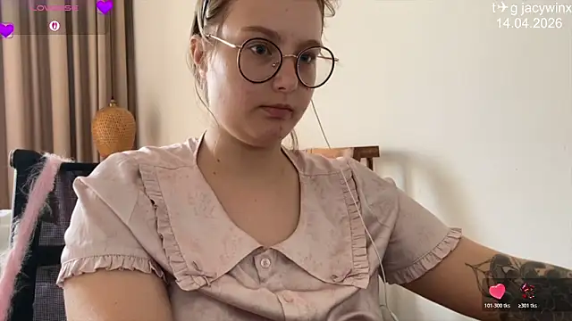 JacyWinslat online show from April 14, 2026, 9:59 am