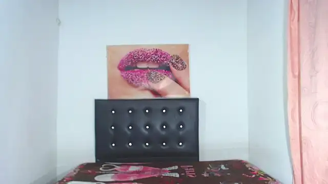 Snapshot of DOMINANTE_KLOE_ chatting on January 7, 2025, 5:12 am DOMINANTE KLOE online show from January 7, 2025, 5:12 am