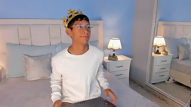 Nick Collins18 online show from September 19, 2025, 3:30 am