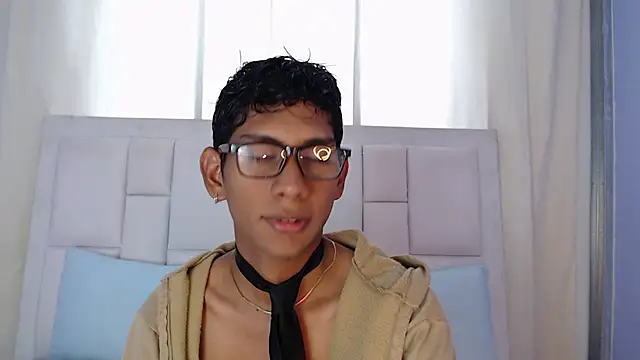 Nick Collins18 online show from November 27, 2025, 6:10 pm