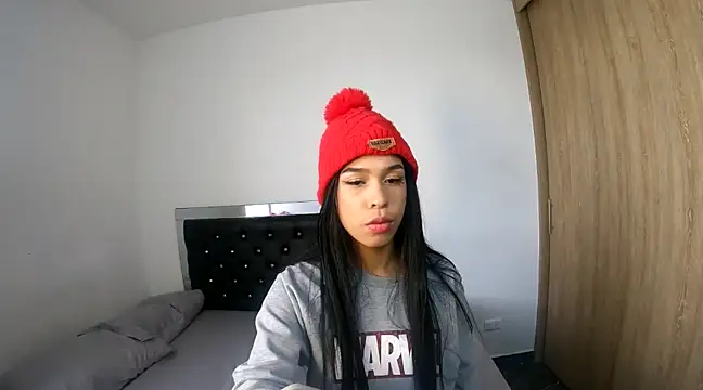 Snapshot of hot_quenn chatting on December 29, 2024, 8:04 pm hot quenn online show from December 29, 2024, 8:04 pm