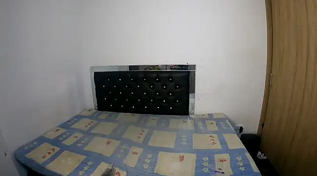 Snapshot of hot_quenn chatting on January 13, 2025, 11:38 pm hot quenn online show from January 13, 2025, 11:38 pm