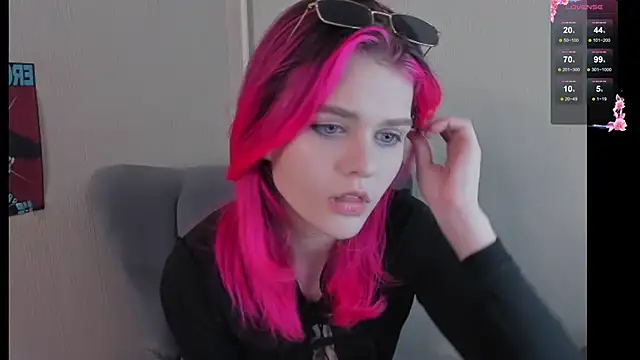 JulieTaylors online show from November 18, 2025, 10:25 pm