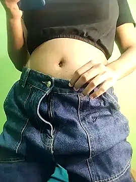 Snapshot of Queen-Amelia chatting on December 3, 2024, 9:00 am Queen-Amelia online show from December 3, 2024, 9:00 am