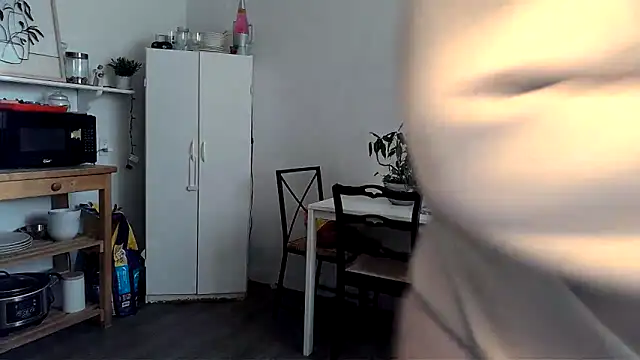 Snapshot of Kittyymaze1 chatting on March 4, 2026, 12:44 pm Kittyymaze1 online show from March 4, 2026, 12:44 pm