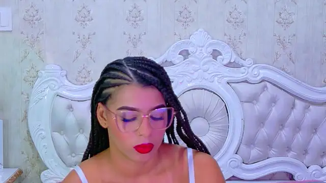 TiaraRosse online show from December 15, 2025, 4:11 pm