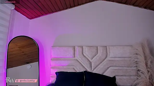 Rebeca Williams  online show from March 21, 2025, 11:12 pm