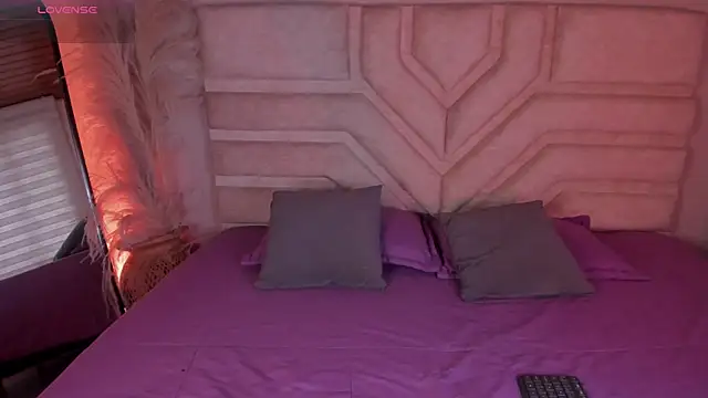 Rebeca Williams  online show from January 11, 2026, 8:03 pm