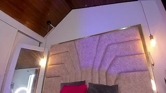 EmaJames25 online show from February 21, 2026, 7:37 pm