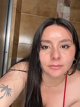 EmaJames25 online show from April 16, 2026, 9:39 pm