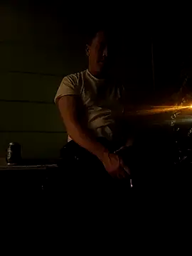 Snapshot of Bigtater1999 chatting on November 10, 2025, 2:21 am Bigtater1999 online show from November 10, 2025, 2:21 am