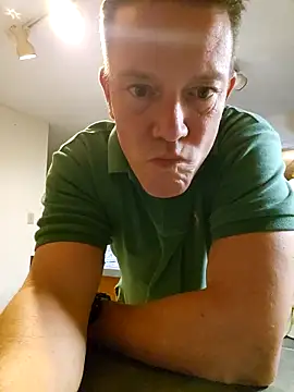 Snapshot of Bigtater1999 chatting on November 20, 2025, 10:31 pm Bigtater1999 online show from November 20, 2025, 10:31 pm