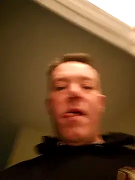 Snapshot of Bigtater1999 chatting on November 30, 2025, 2:32 pm Bigtater1999 online show from November 30, 2025, 2:32 pm