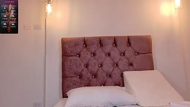 Snapshot of aashley_jones chatting on November 10, 2025, 8:19 pm aashley jones online show from November 10, 2025, 8:19 pm