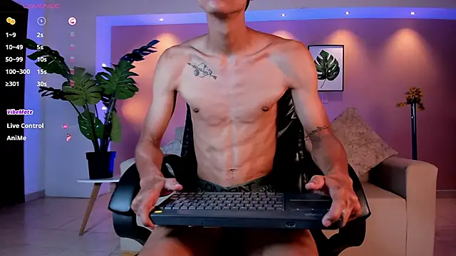 Snapshot of Aaron_Scoot chatting on January 25, 2025, 11:32 pm Aaron Scoot online show from January 25, 2025, 11:32 pm