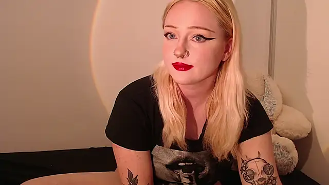 Snapshot of chloe_levine chatting on September 10, 2025, 1:49 am chloe levine online show from September 10, 2025, 1:49 am