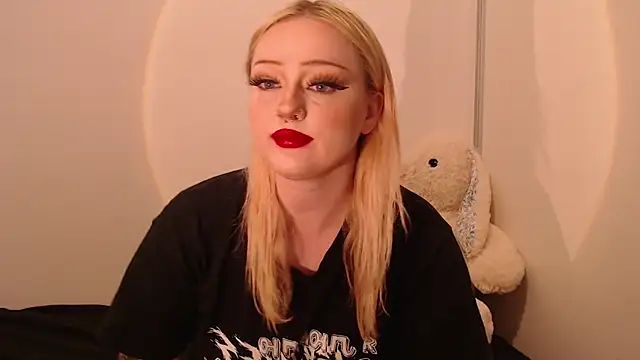 Snapshot of chloe_levine chatting on September 10, 2025, 11:05 pm chloe levine online show from September 10, 2025, 11:05 pm