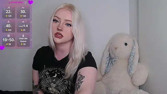 Snapshot of chloe_levine chatting on September 20, 2025, 1:28 am chloe levine online show from September 20, 2025, 1:28 am