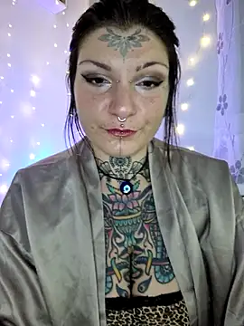 Snapshot of lizzardqueeen chatting on November 29, 2025, 11:52 pm lizzardqueeen online show from November 29, 2025, 11:52 pm