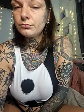 Snapshot of lizzardqueeen chatting on December 14, 2025, 11:53 pm lizzardqueeen online show from December 14, 2025, 11:53 pm