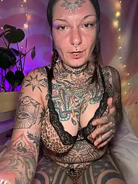 lizzardqueeen online show from March 31, 2026, 4:46 am