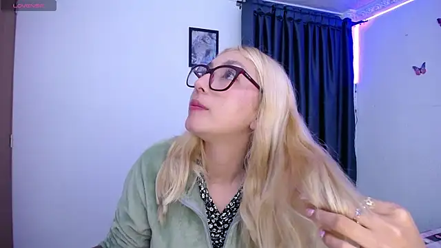 Snapshot of Soffy-brooks chatting on April 24, 2026, 7:00 am Soffy-brooks online show from April 24, 2026, 7:00 am