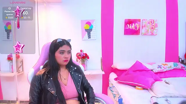 Snapshot of scarlette_15_ chatting on January 25, 2025, 3:51 am scarlette 15 online show from January 25, 2025, 3:51 am