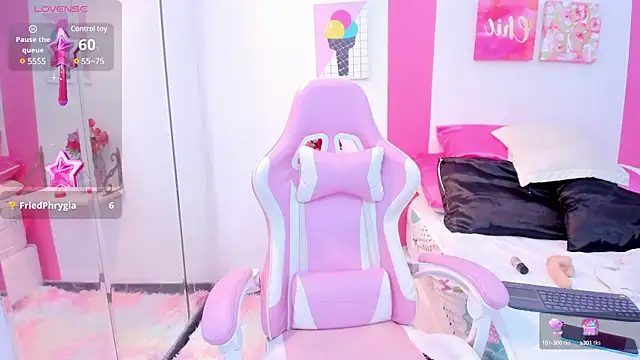 Snapshot of scarlette_15_ chatting on February 5, 2025, 6:46 am scarlette 15 online show from February 5, 2025, 6:46 am