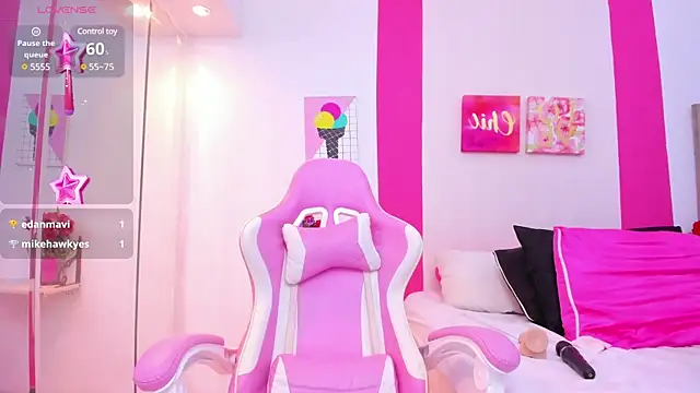 Snapshot of scarlette_15_ chatting on March 18, 2025, 9:09 am scarlette 15 online show from March 18, 2025, 9:09 am