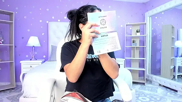 Snapshot of scarlette_15_ chatting on September 18, 2025, 3:30 am scarlette 15 online show from September 18, 2025, 3:30 am