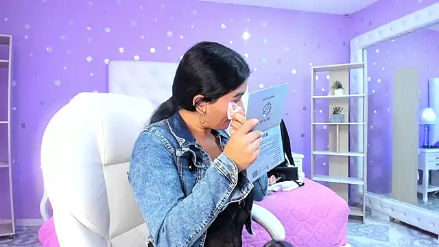 Snapshot of scarlette_15_ chatting on October 3, 2025, 3:25 am scarlette 15 online show from October 3, 2025, 3:25 am