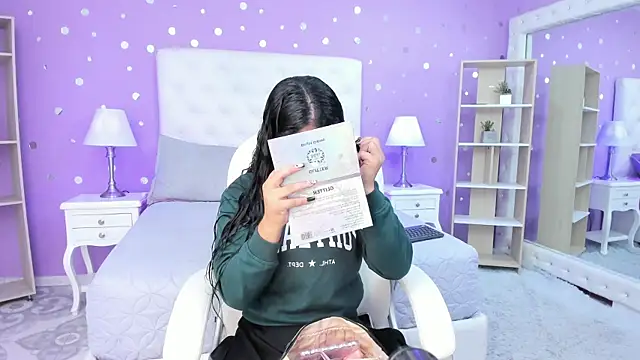 Snapshot of scarlette_15_ chatting on November 13, 2025, 3:27 am scarlette 15 online show from November 13, 2025, 3:27 am