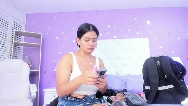 Snapshot of scarlette_15_ chatting on December 5, 2025, 3:37 am scarlette 15 online show from December 5, 2025, 3:37 am