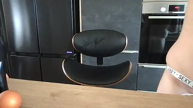 unconnudu21000 online show from November 4, 2025, 11:53 am